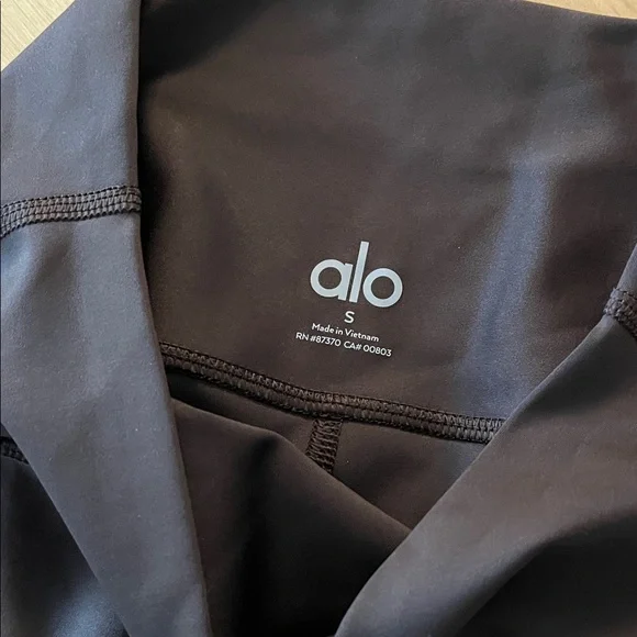 ALO Yoga 7/8 High Waist Air Lift Legging.  S.  Espresso. - Picture 2 of 5